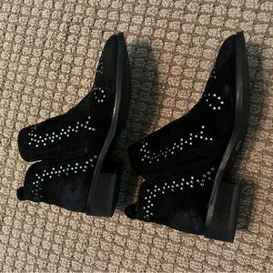 🖤 Sibicca Black Suede Boot w Silver Stud Details 🖤